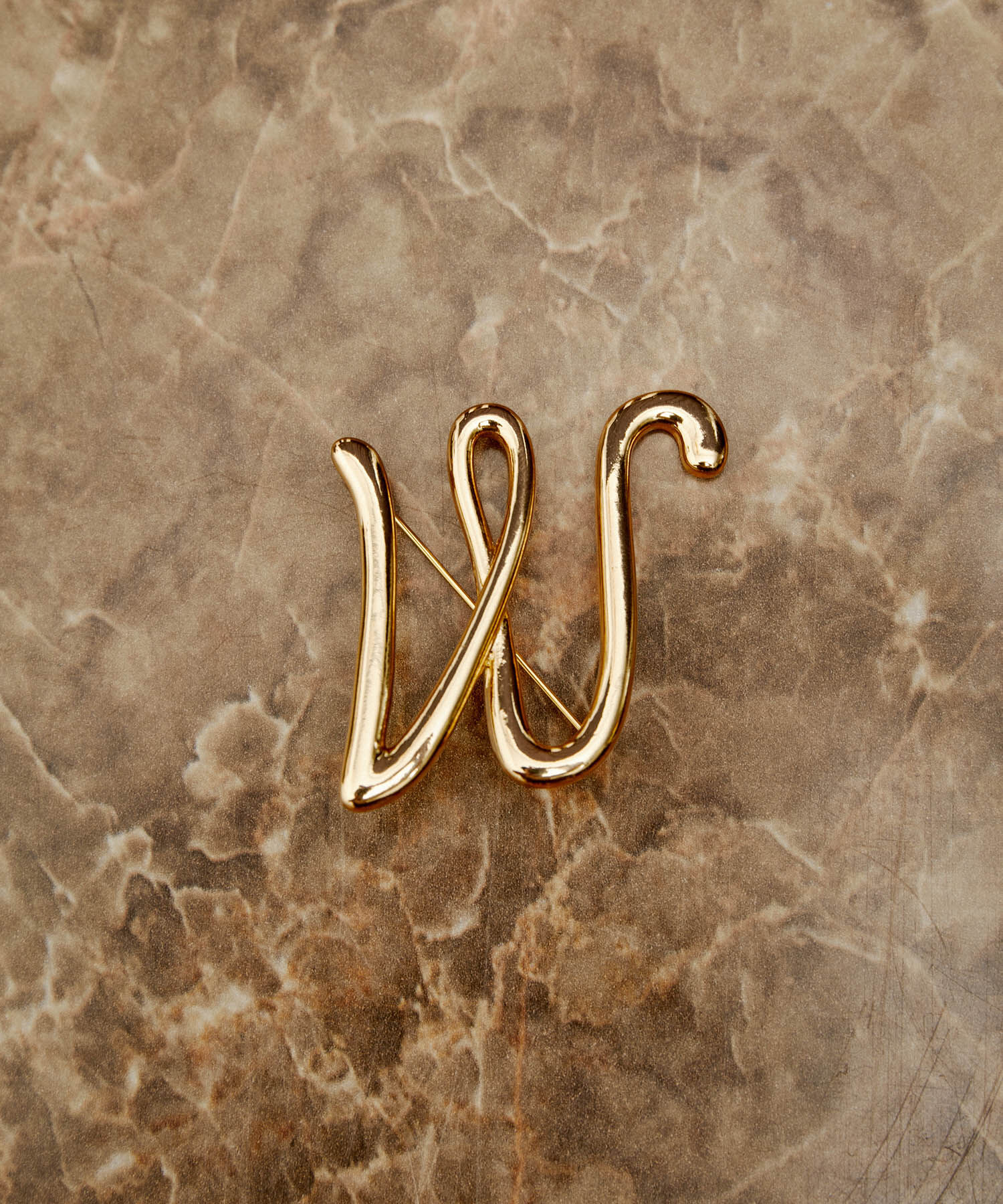 ADAM ET ROPE'「イニシャルブローチ」|ブローチ・コサージュ|ブラウン系(23)