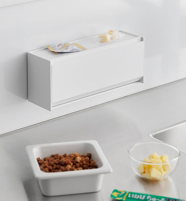 collex「【nooks】山崎実業 マグネットペットおやつ収納ケース  磁石で簡単取り付け」|食器・キッチングッズ|