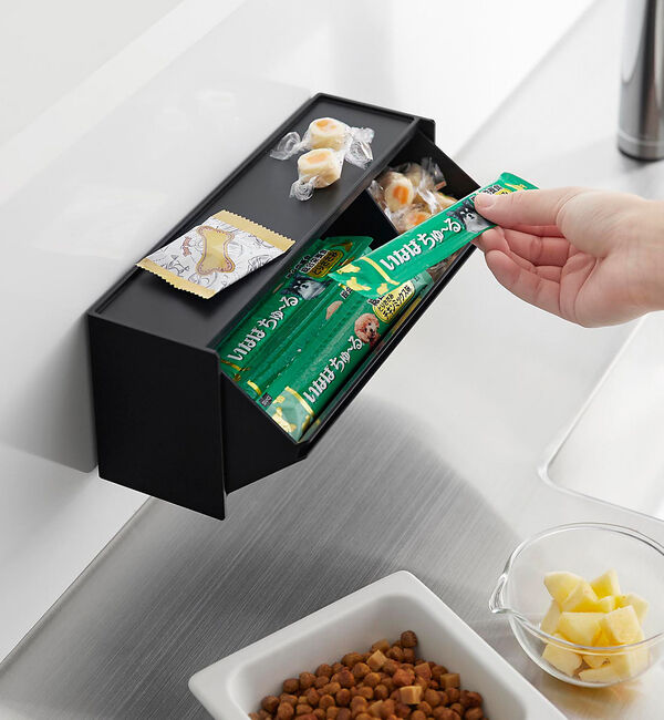 collex「【nooks】山崎実業 マグネットペットおやつ収納ケース  磁石で簡単取り付け」|食器・キッチングッズ|