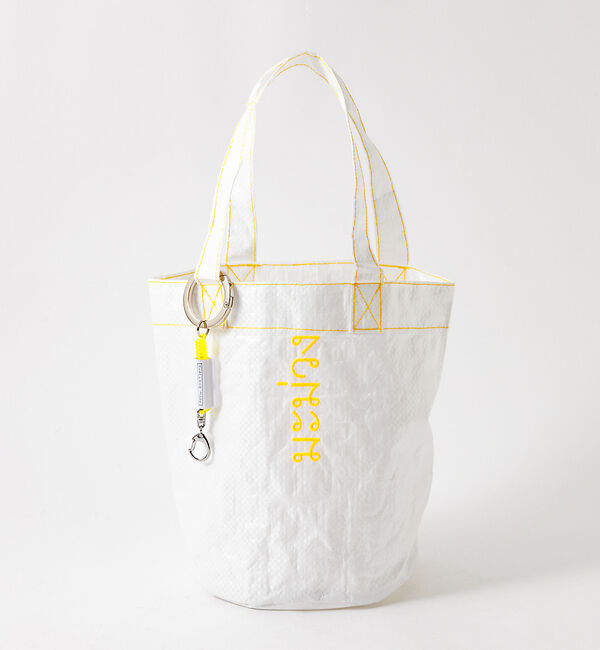 ABAHOUSE「【THAILAND MADE／タイランド メイド】チャーム付き縦型トートバッグM」|トートバッグ|