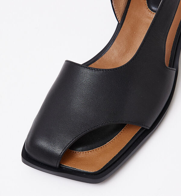 AU BANNISTER「サムハイドストラップサンダル」|サンダル|