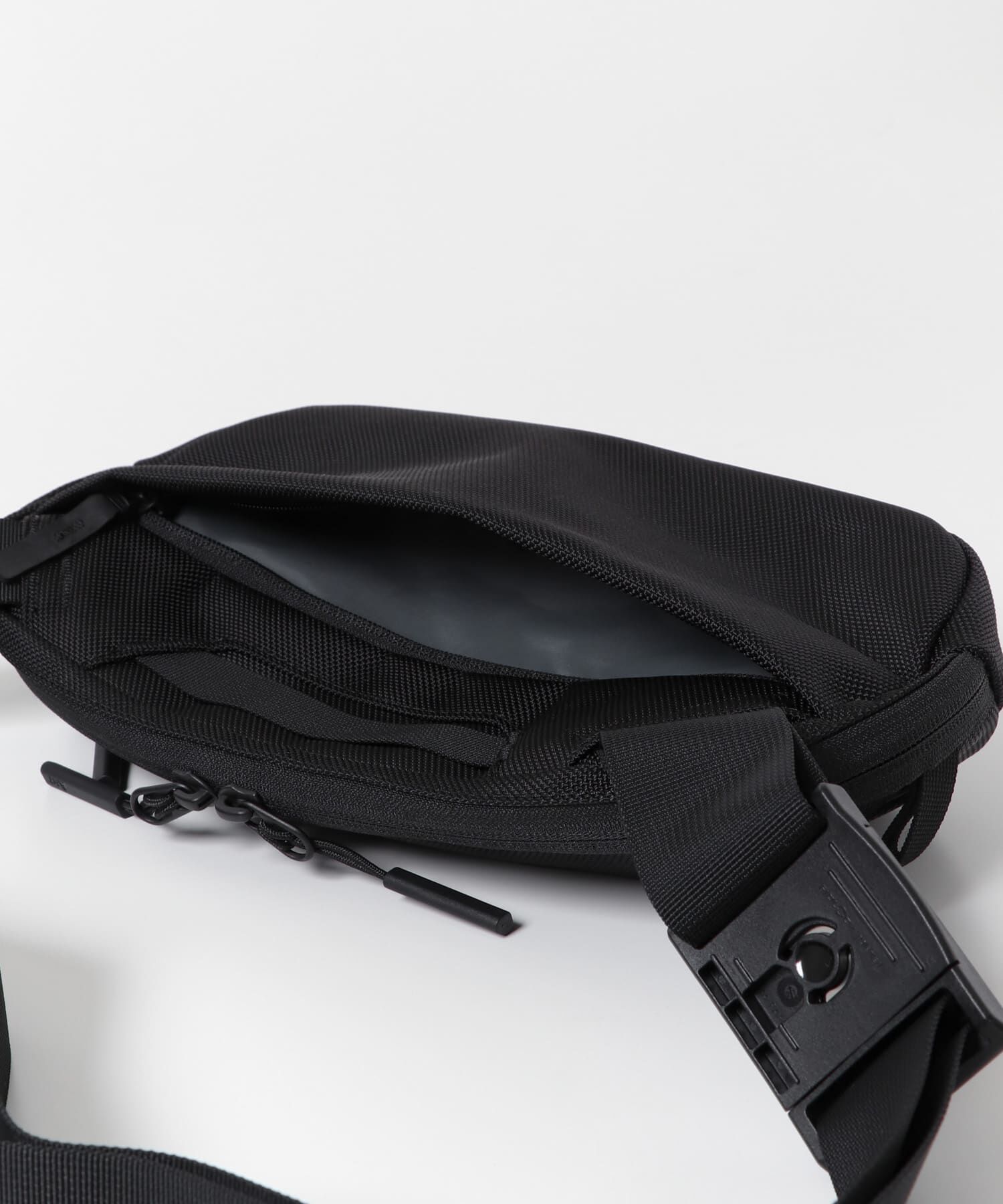 URBAN RESEARCH「Aer　Day Sling3」|ポーチ|