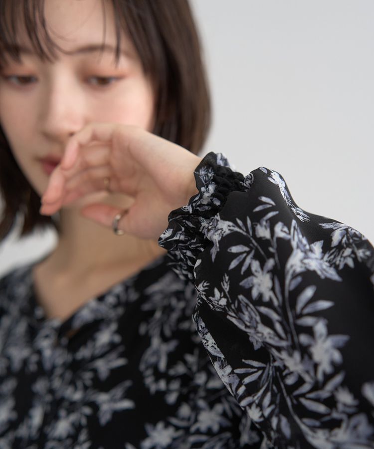 YECCA VECCA「ボタニカル柄ボウタイプリーツワンピース」|ワンピース|