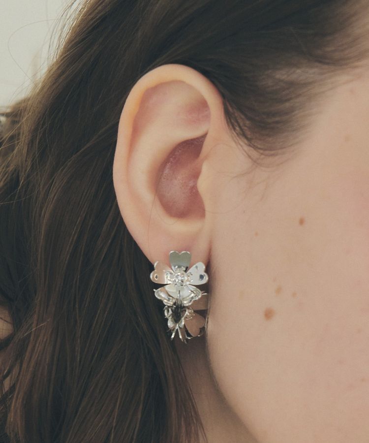 YECCA VECCA「メタルフラワーピアス」|ピアス|