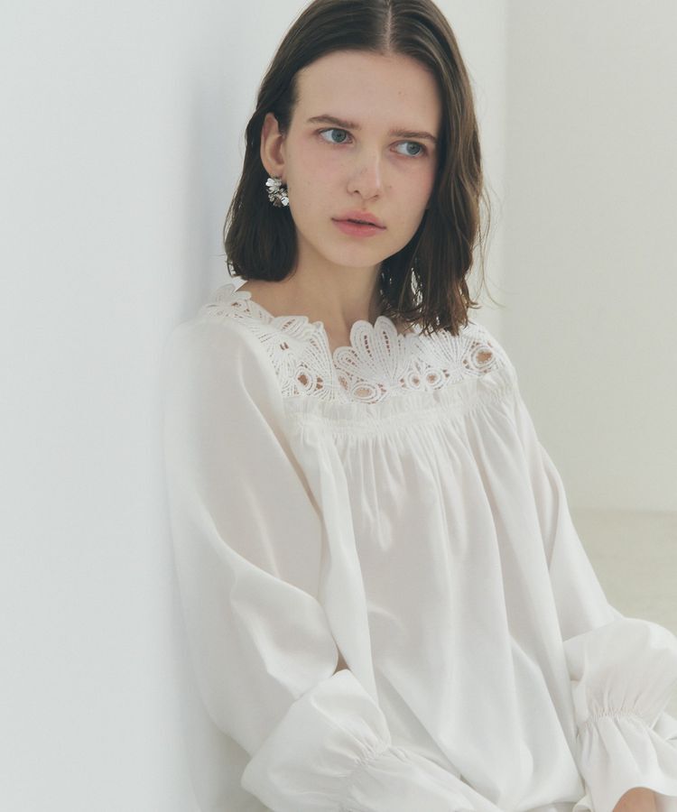 YECCA VECCA「メタルフラワーピアス」|ピアス|