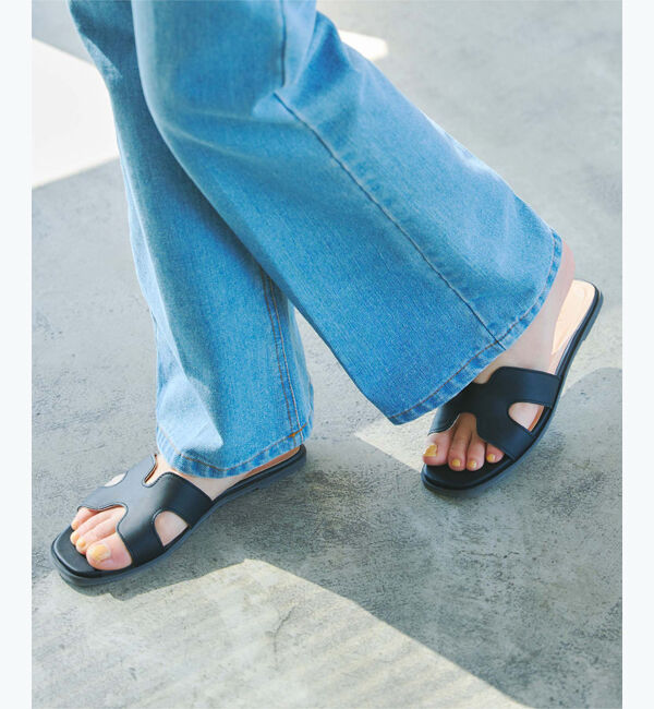 titivate「フラットスクエアサンダル」|サンダル|ブラック