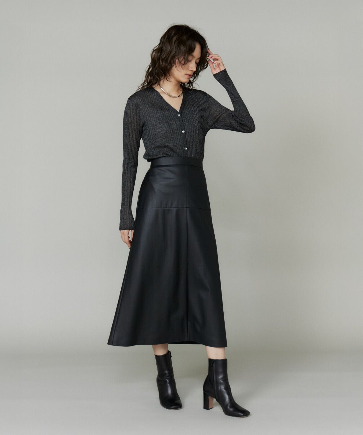 INED「フェイクレザートラペーズスカート」|スカート|