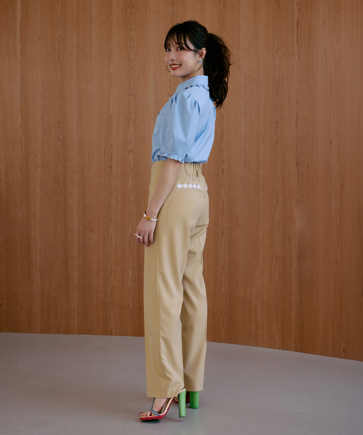 Maglie le cassetto「《大きいｻｲｽﾞ》華やかﾌﾘﾙｶﾗｰﾛｺﾞ刺繍ﾌﾞﾗｳｽ《M Maglie le c」|シャツ・ブラウス|