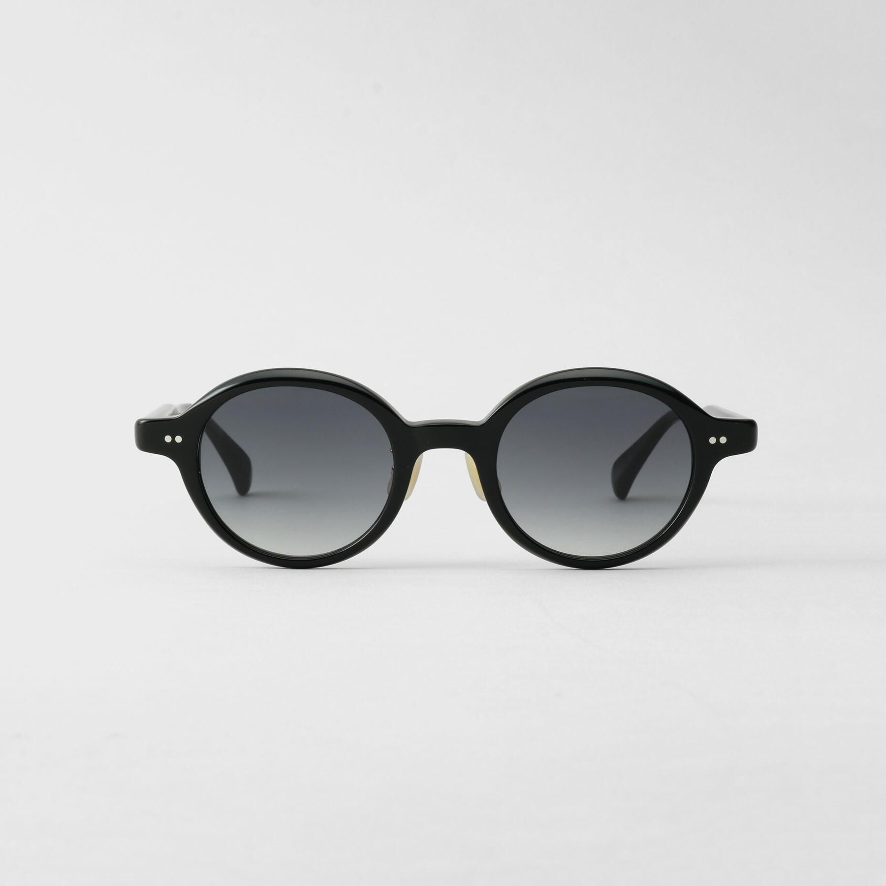 TAKEO KIKUCHI「【TAKEO KIKUCHI &times; THE BEDFORD HOTEL】ラウンドフレーム サングラス」|メガネ|ブラック(019)