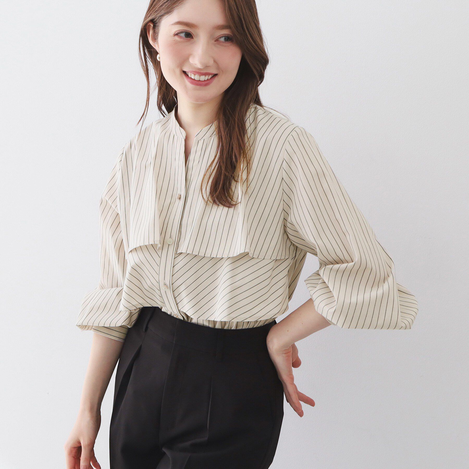 index「フリルキーネックシャツ【洗濯機OK/イージーアイロン/防シワ】《XS～LL/7col》」|シャツ・ブラウス|グレージュ(350)