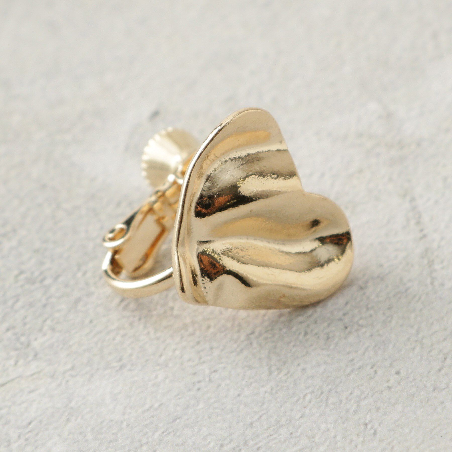 OPAQUE.CLIP「変型ハートモチーフイヤリング」|イヤリング|