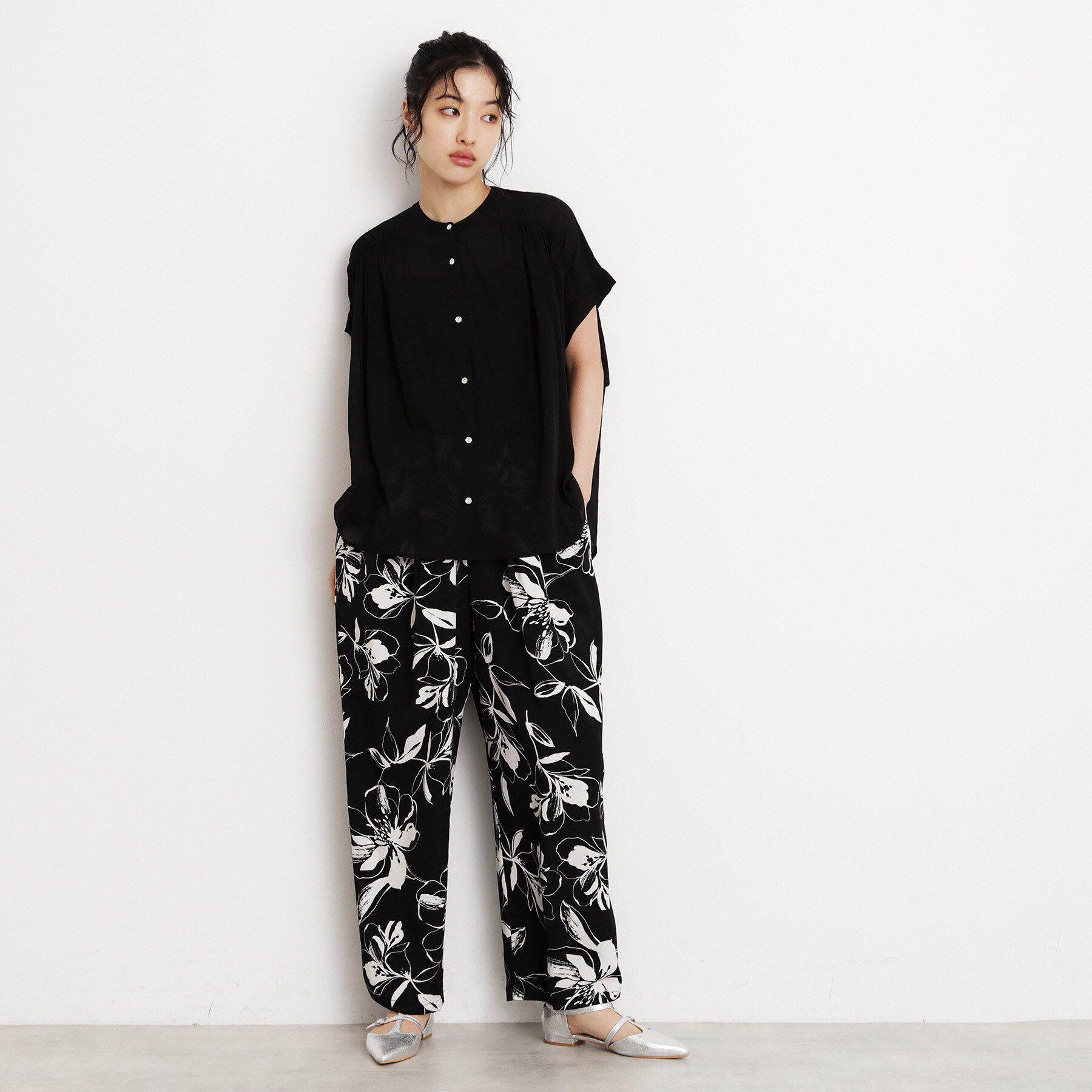 THE SHOP TK「麻調シアーフリルギャザーブラウス【洗える】」|シャツ・ブラウス|