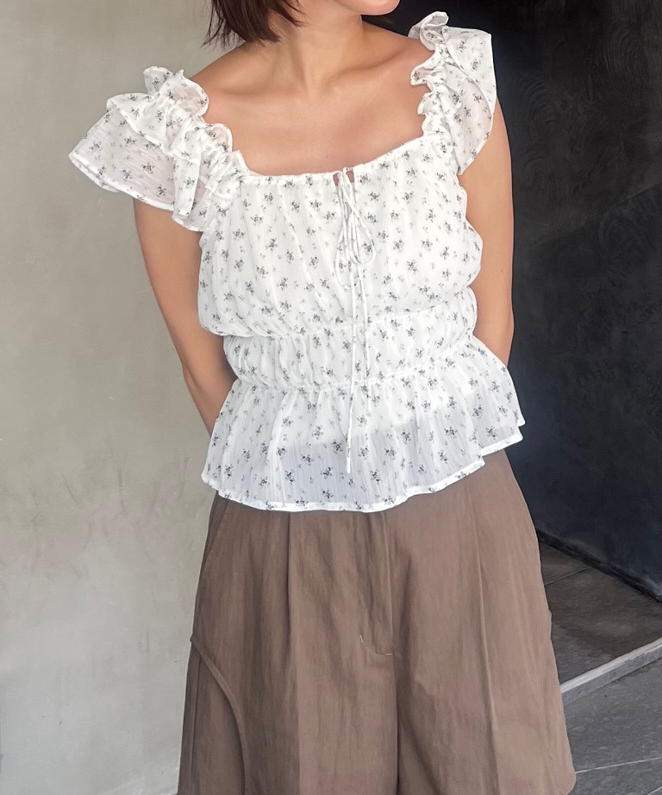  「前後2way肩フリルシャーリングペプラムブラウス」|シャツ・ブラウス|