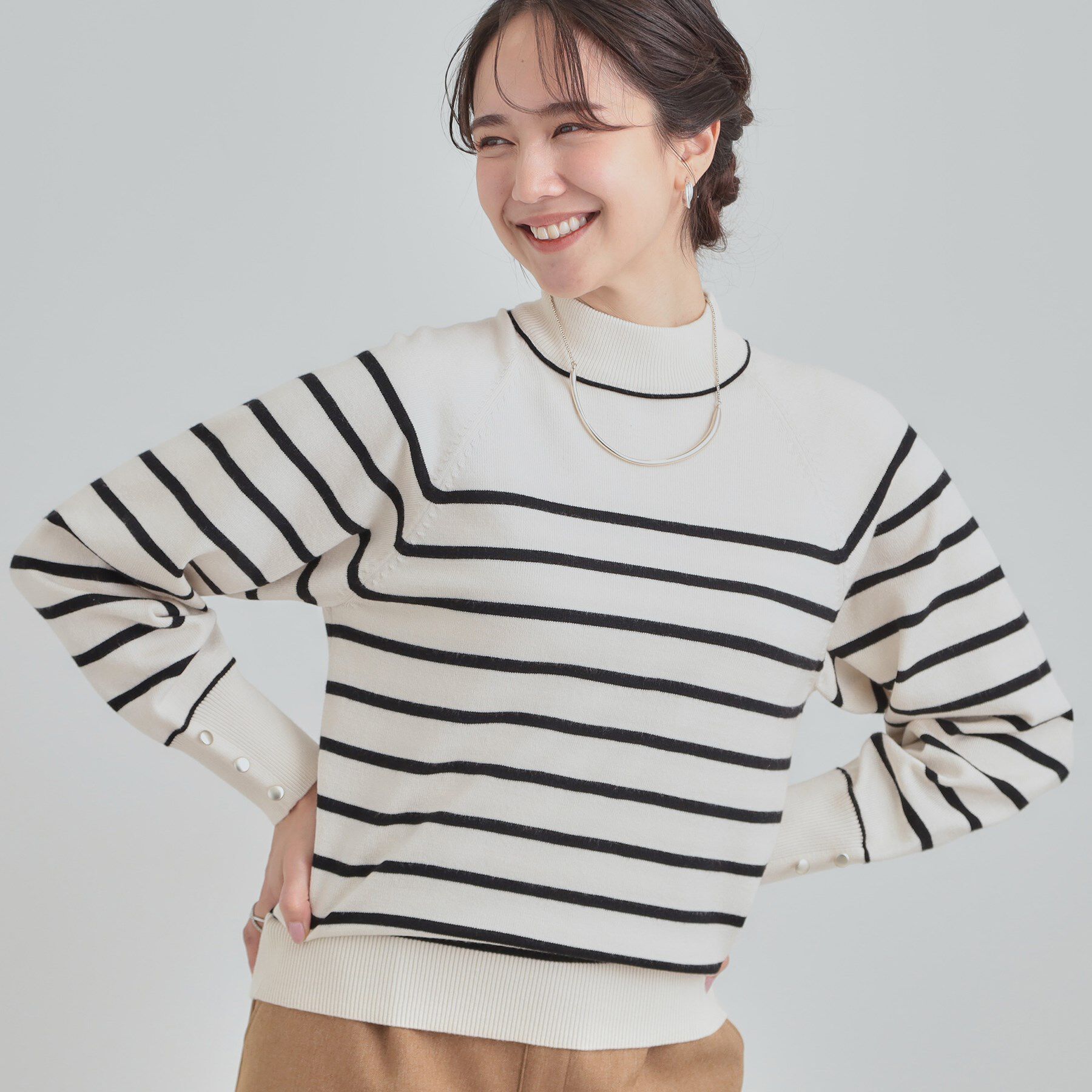 SHOO･LA･RUE「【洗濯機可/吸湿発熱】チクチクしにくいもちもちハイネックニット」|ニット・セーター|オフホワイト(303