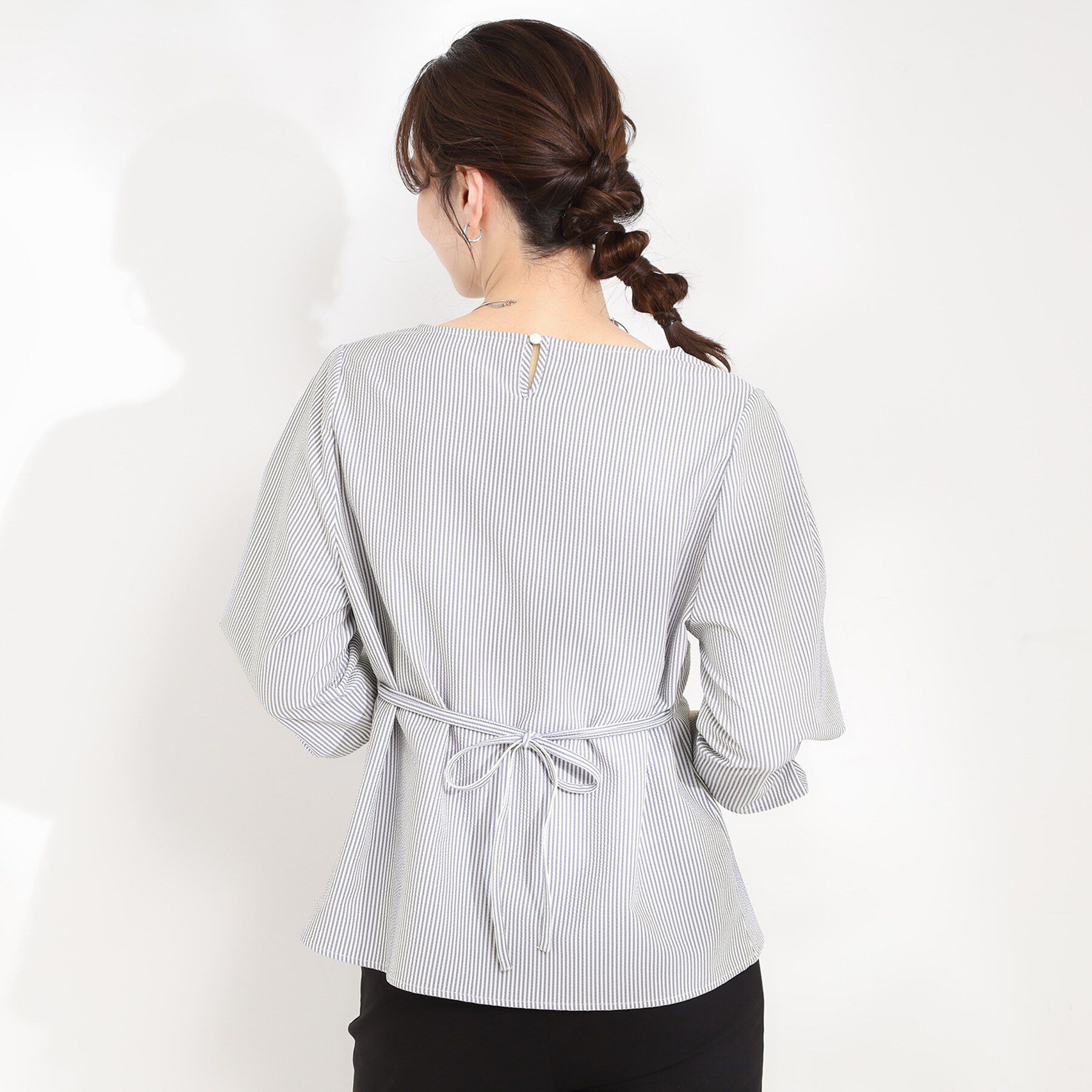 SHOO･LA･RUE「【洗濯機可/UV/3WAY】シルエットが変えられる　サッカーウエストリボンブラウス」|シャツ・ブラウス|