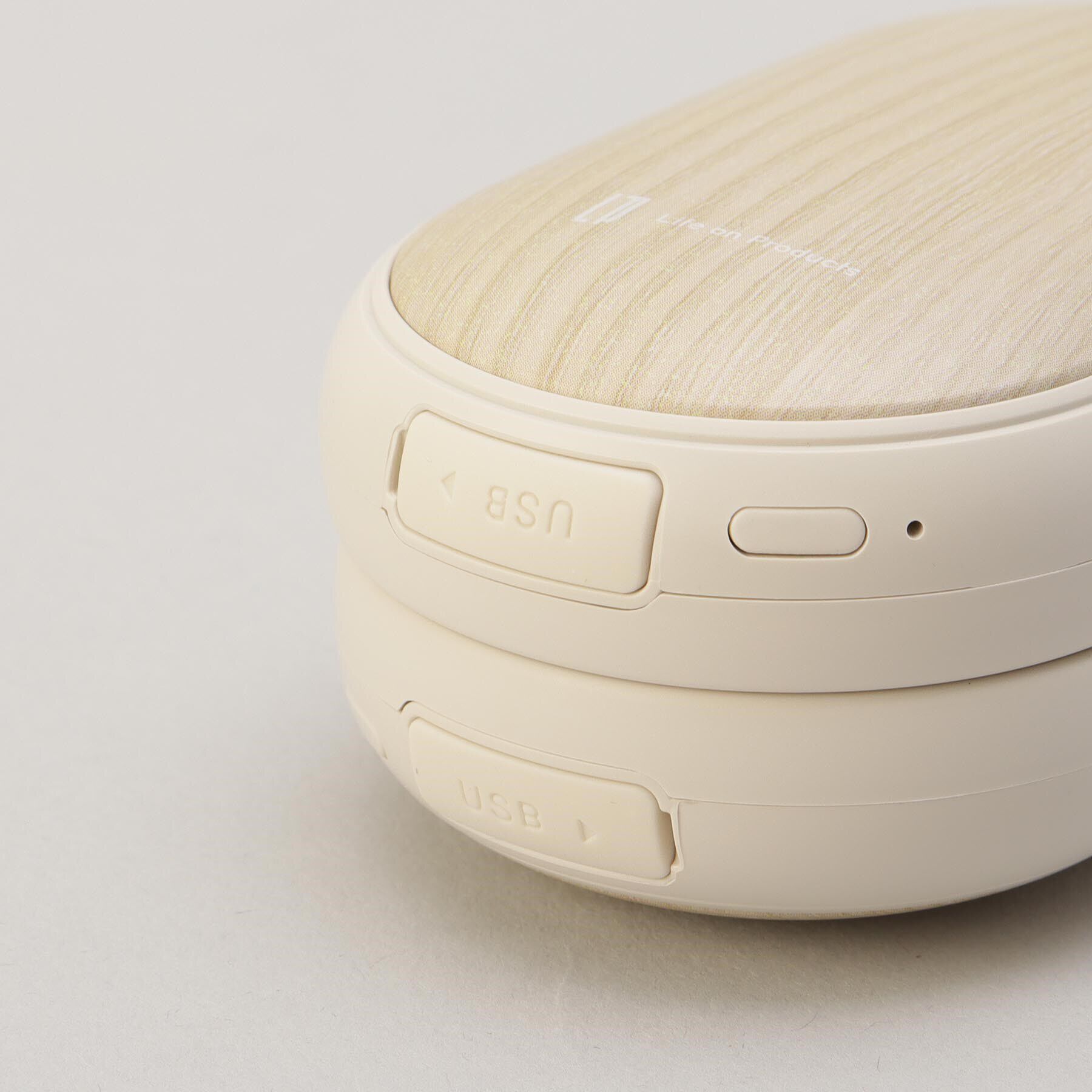 212 KITCHEN STORE「両手で使えるシェアカイロ モバイルバッテリー機能付 ホワイトウッド」|その他|