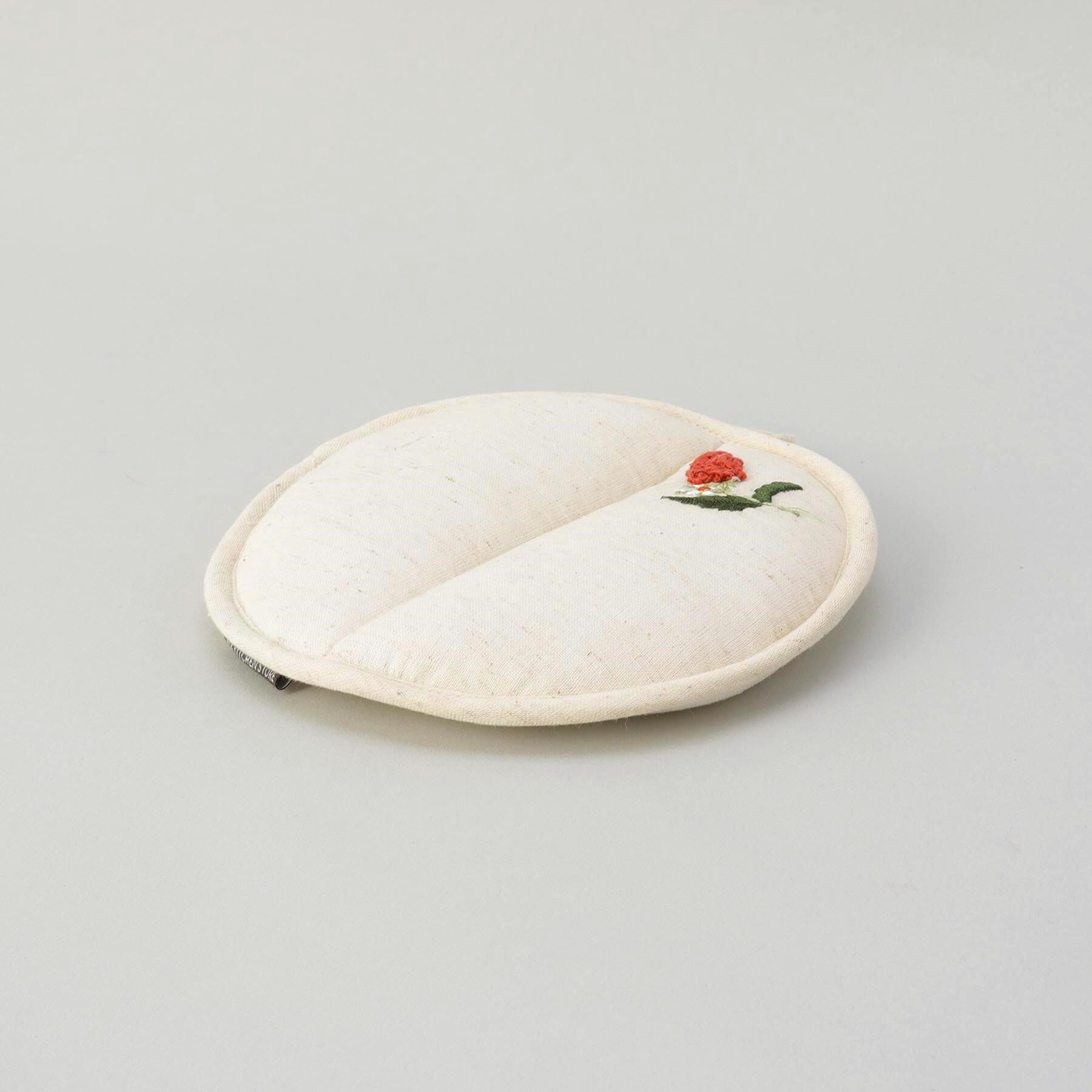 212 KITCHEN STORE「刺繍フラワー ワイルドストロベリー ラウンドミトン NA ＜212Kオリジナル ＞」|食器・キッチングッズ|