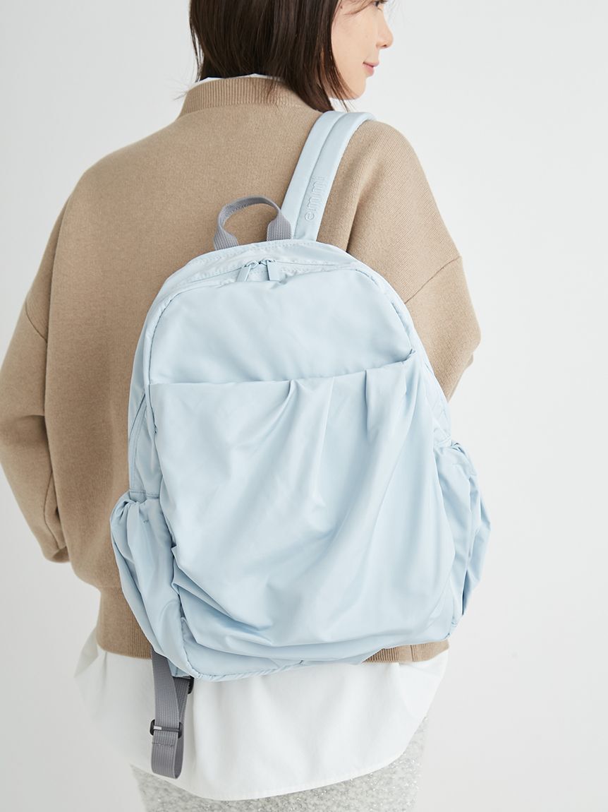 emmi atelier「【ONLINE限定カラー】eco 撥水ギャザーボディーバックパック」|リュック|