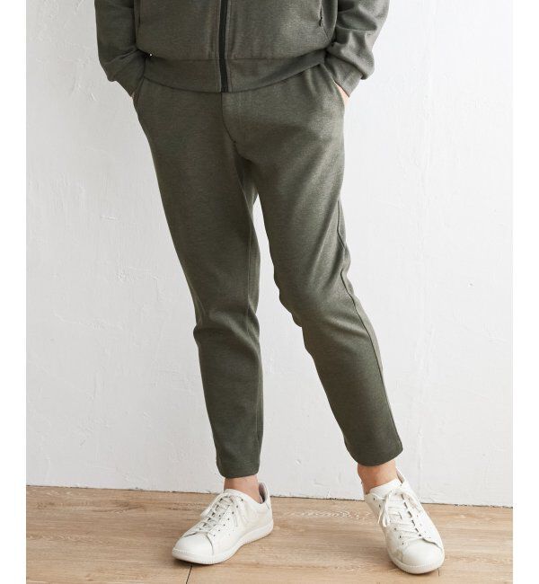 ikka「テックストレッチテーパードパンツ」|その他|オリーブ