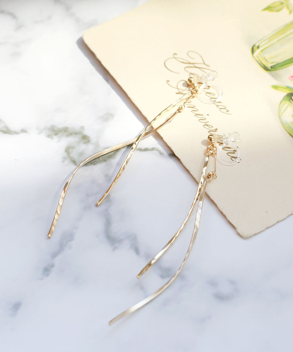 colleca la「ノンホール・ツイストバーの樹脂イヤリング」|その他|ゴールド