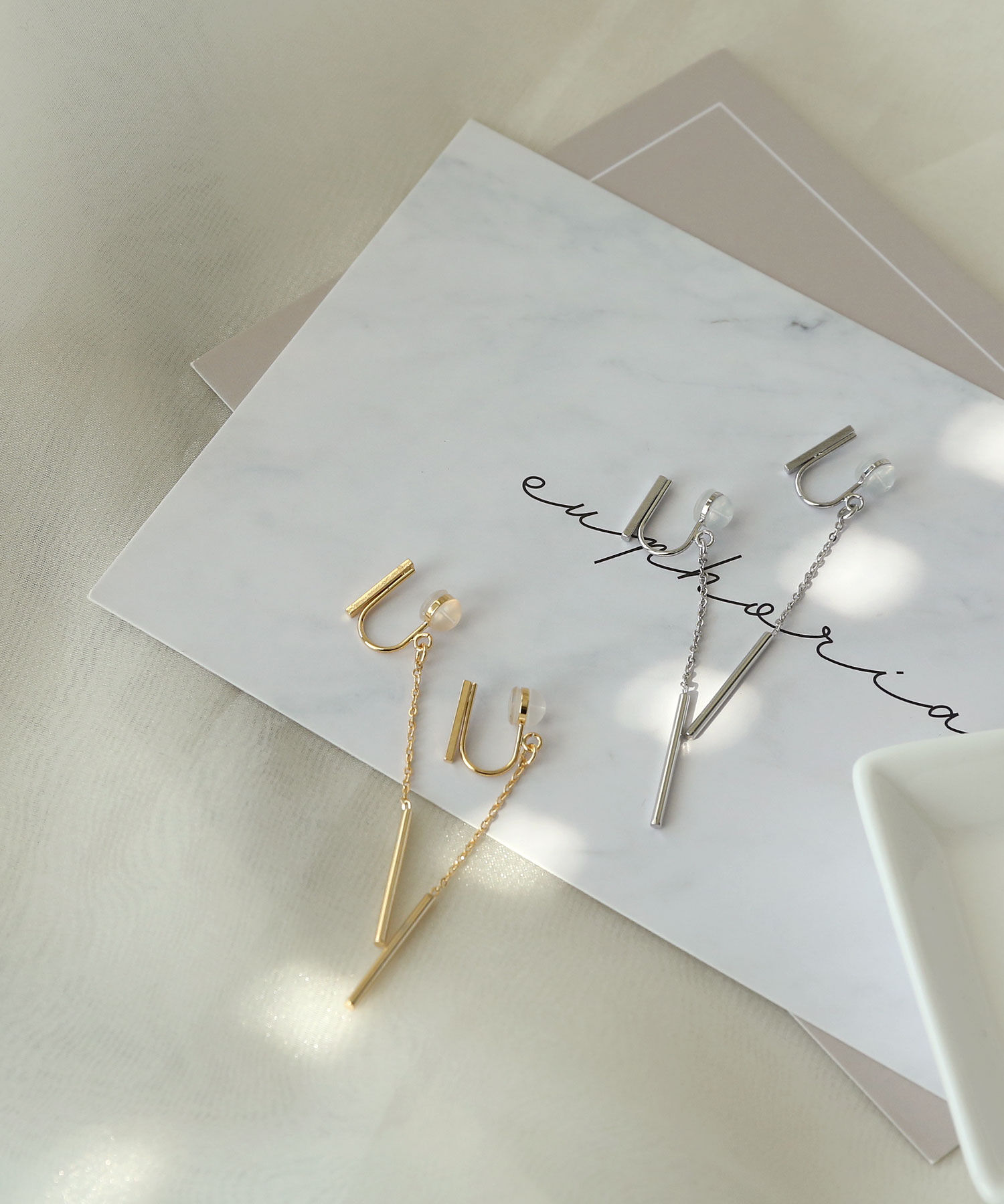 colleca la「ノンホール・ショートバー&times;チェーンのイヤリング」|イヤリング|