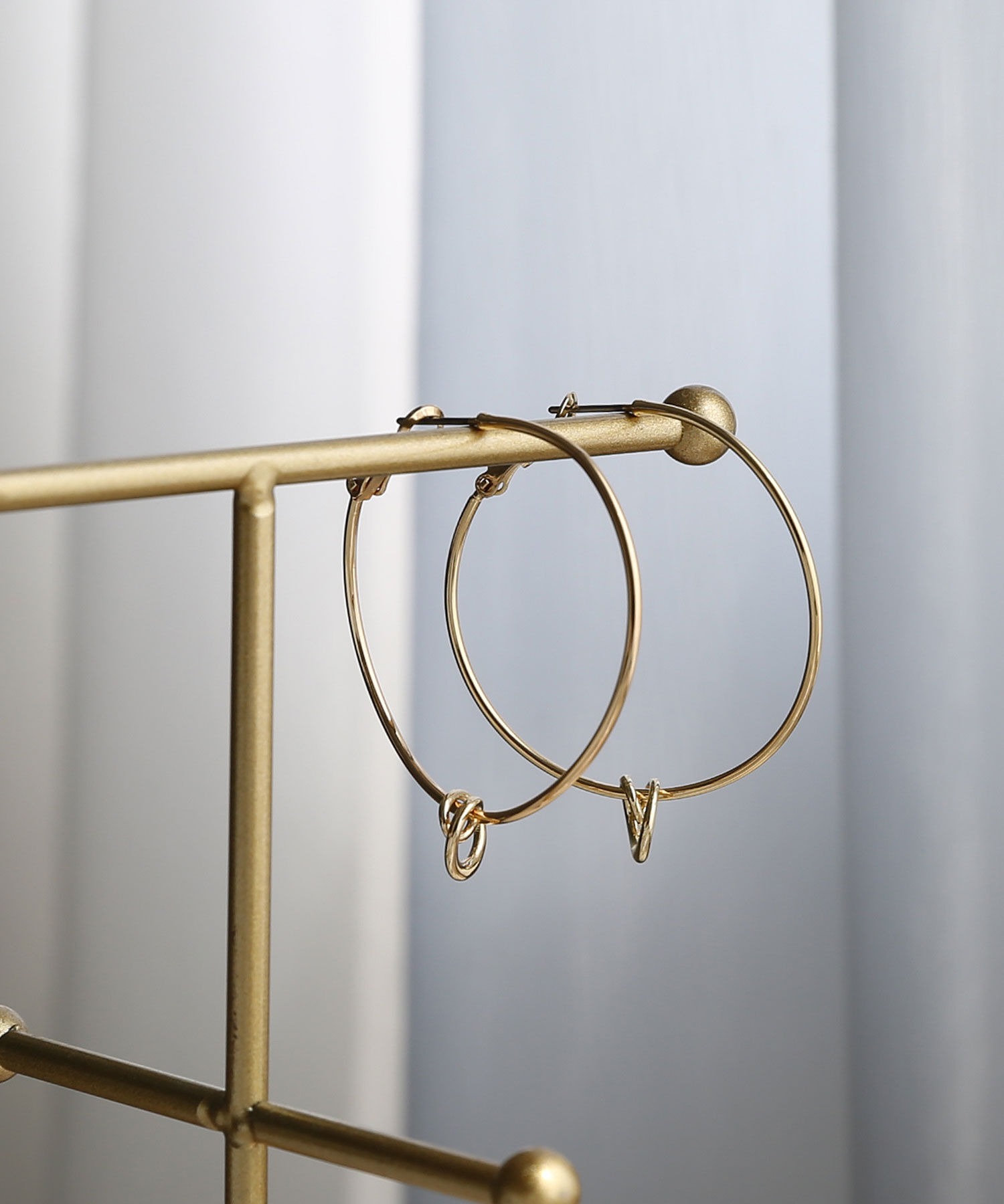 colleca la「［2WAY］スリムノットフープピアス」|ピアス|ゴールド