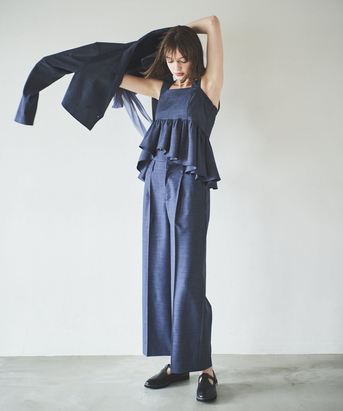 アンドクチュール「シャンブレーバックリボンショートジャケット」|テーラードジャケット|