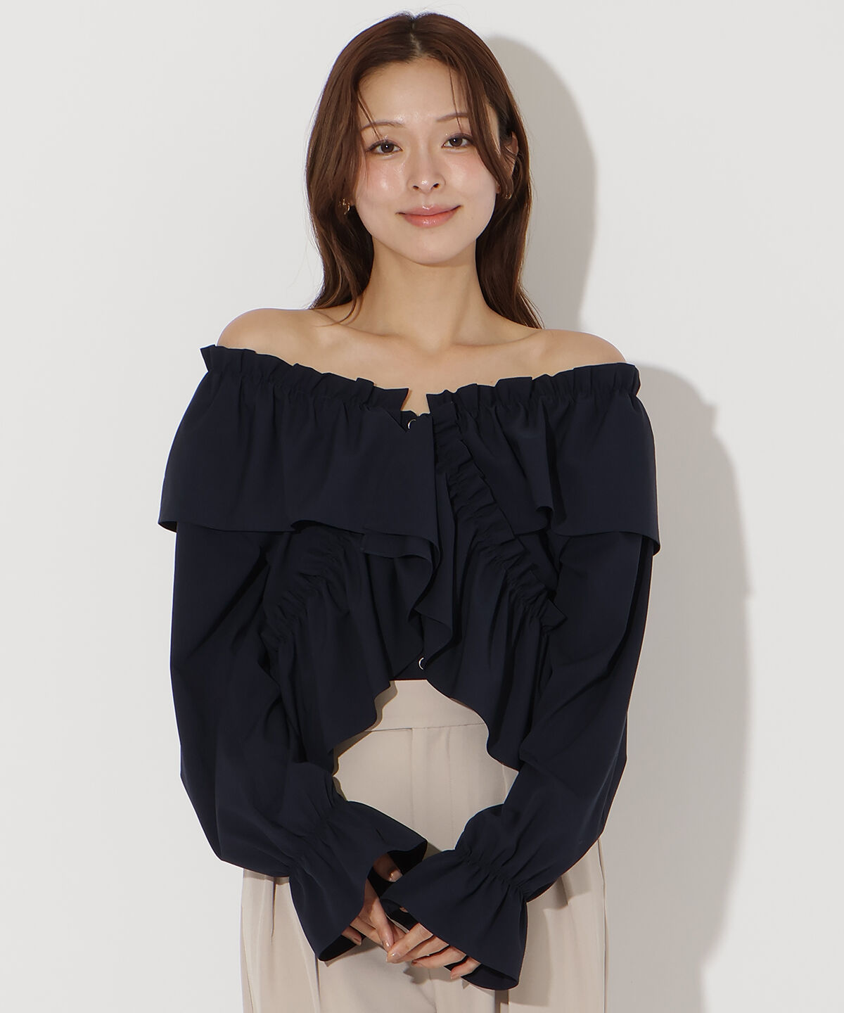 アンドクチュール「フリルクロスブラウス」|シャツ・ブラウス|ネイビー