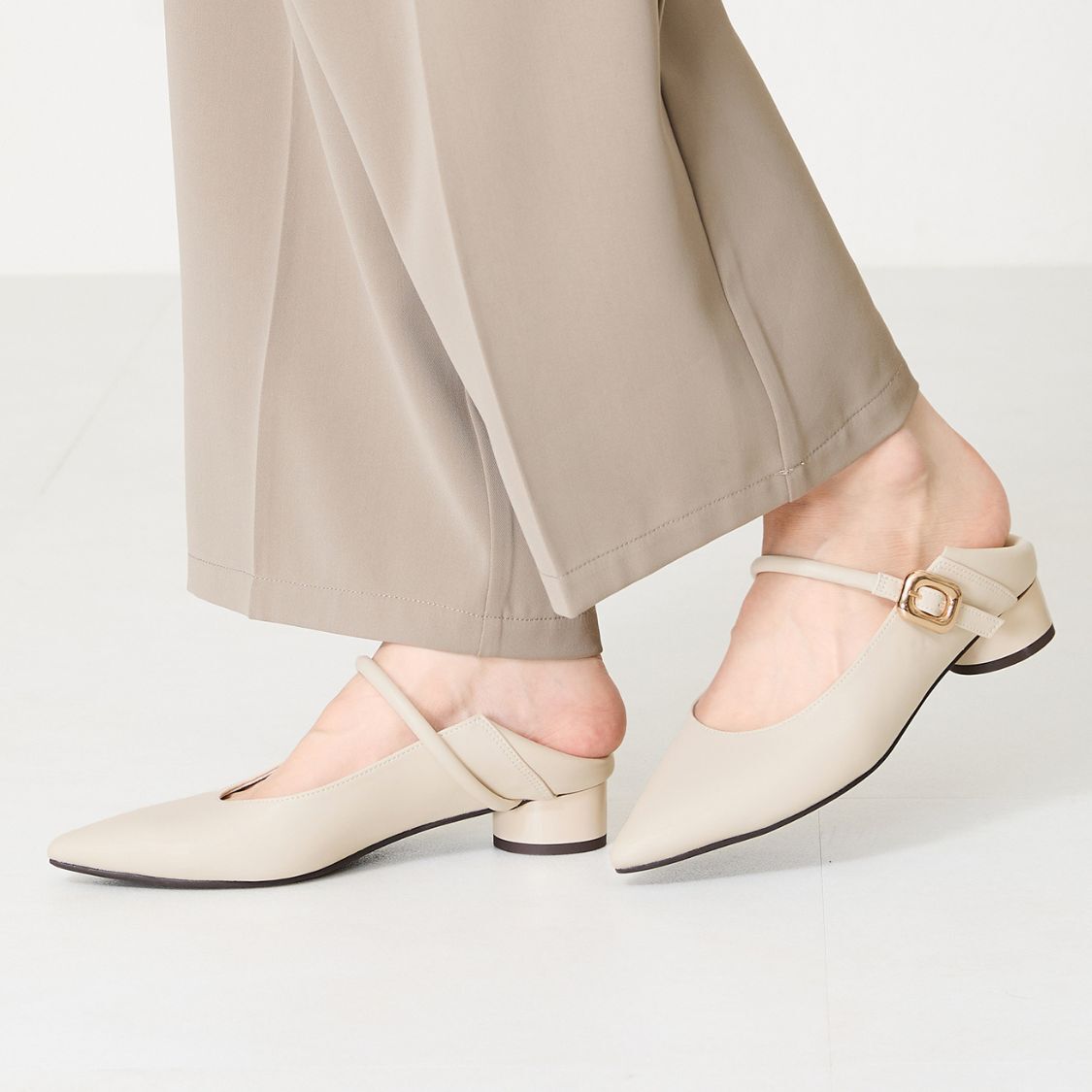 WA Oriental TRaffic「●隠しゴム付き●ポインテッドトゥ ストラップバブーシュ /42304 厚手クッション ヒール3cm 柔らかい」|パンプス|