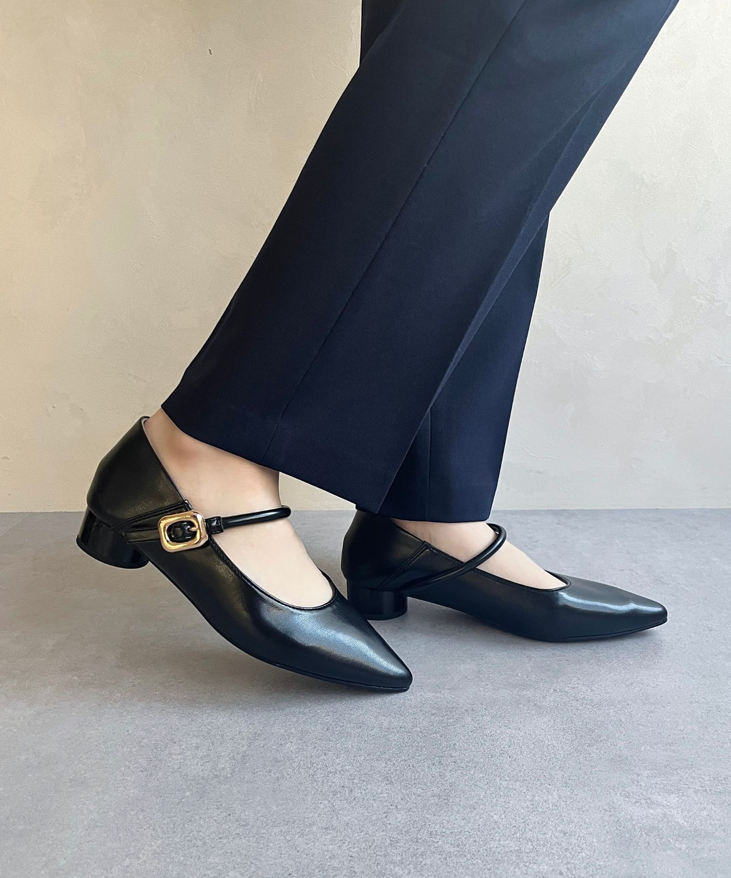 WA Oriental TRaffic「●隠しゴム付き●ポインテッドトゥ ストラップバブーシュ /42304 厚手クッション ヒール3cm 柔らかい」|パンプス|BLACK