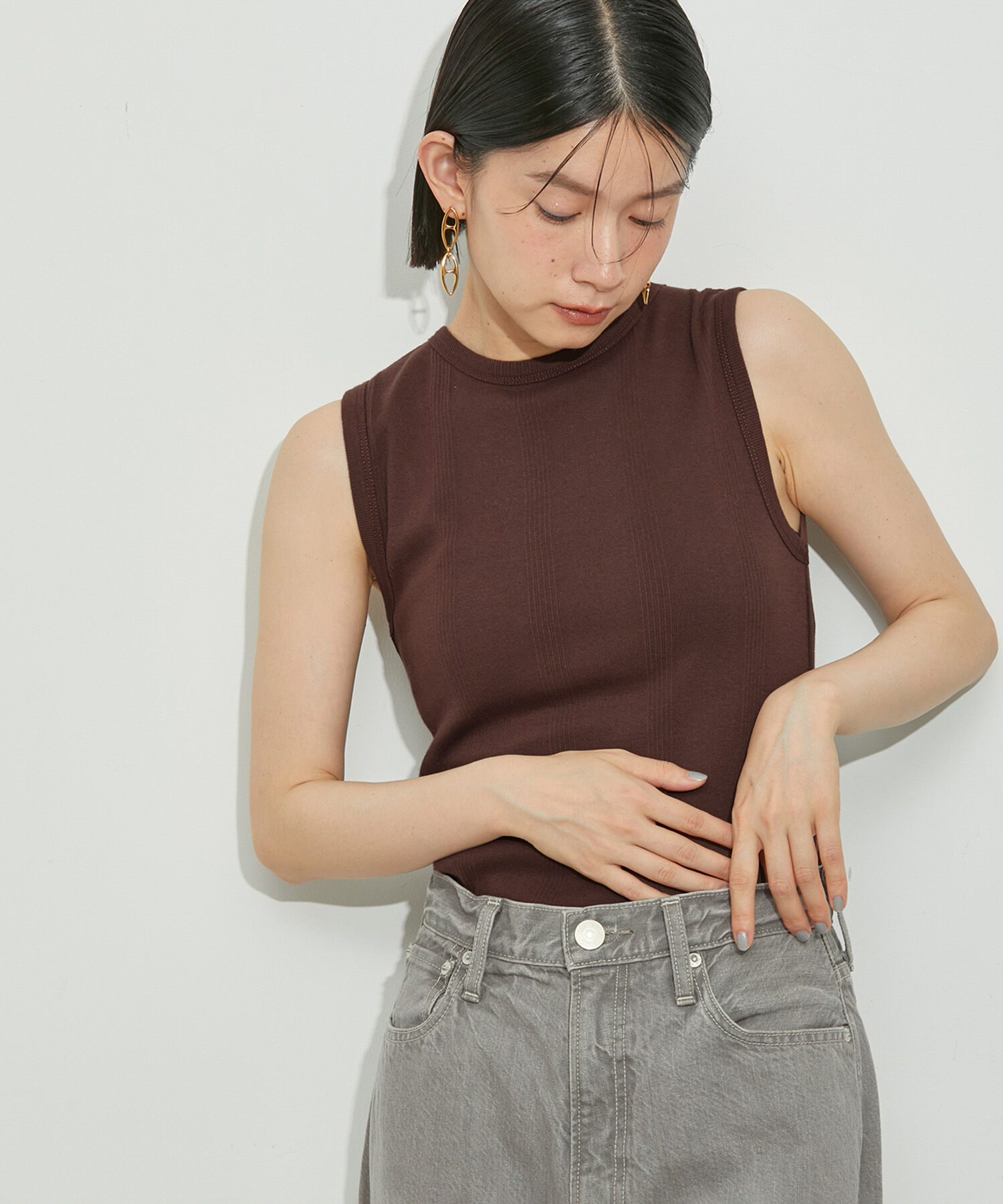 ADAM ET ROPE'「【Miller for ADAM ET ROPE'】別注SLEEVELESS TEE」|タンクトップ|ブラウン(22)