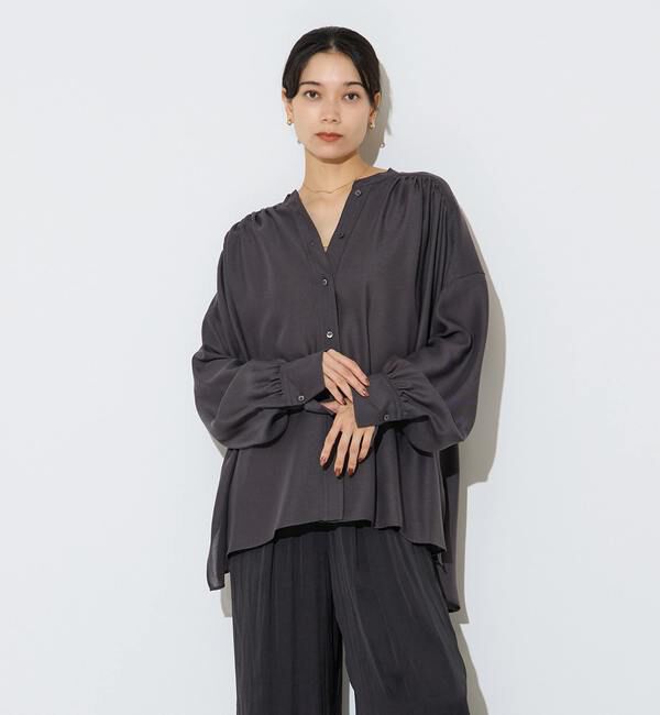 Liesse「ギャザーオーバーブラウス」|シャツ・ブラウス|チャコールグレー