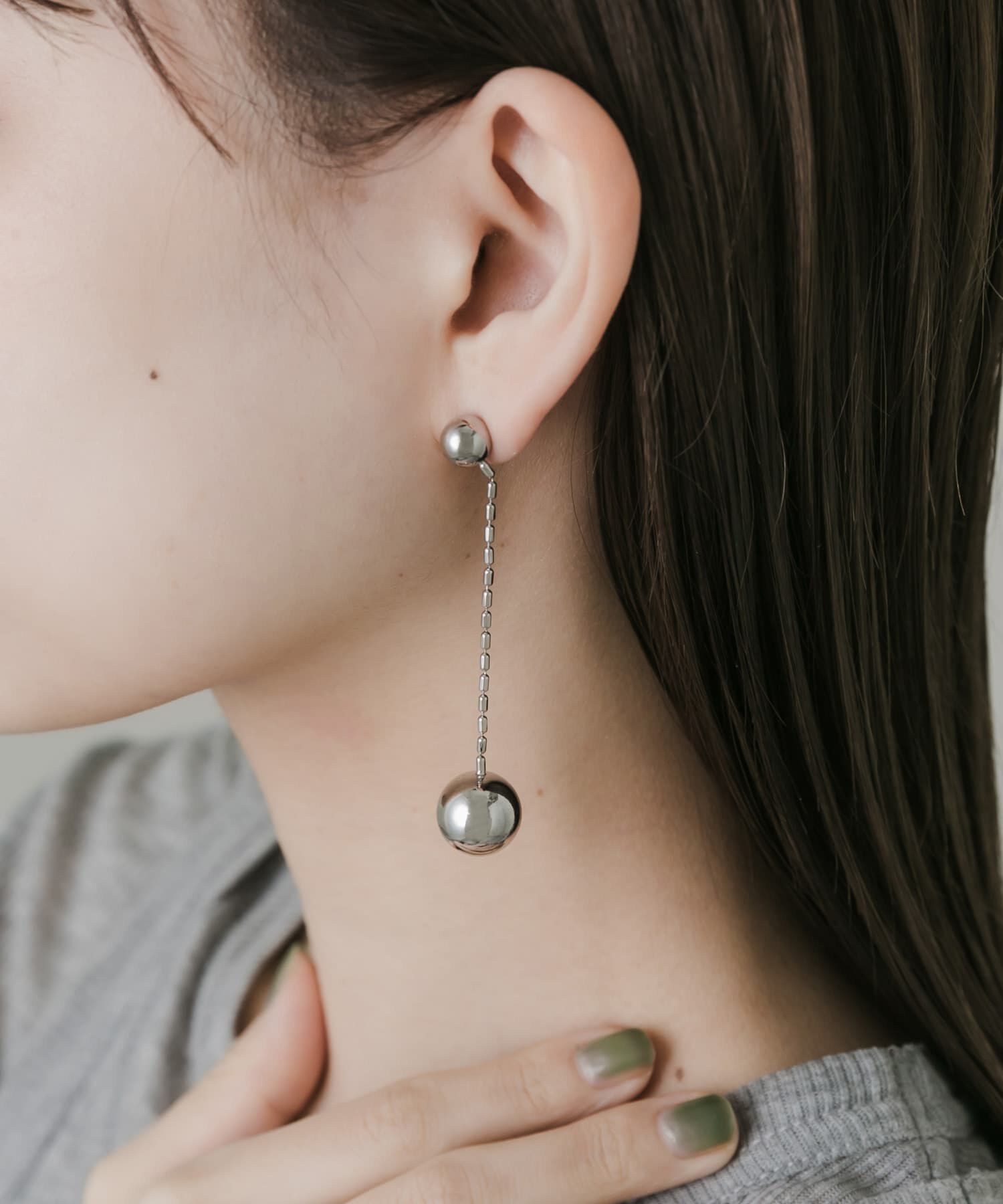 SMELLY「メタルボールスウェイロングピアス」|ピアス|