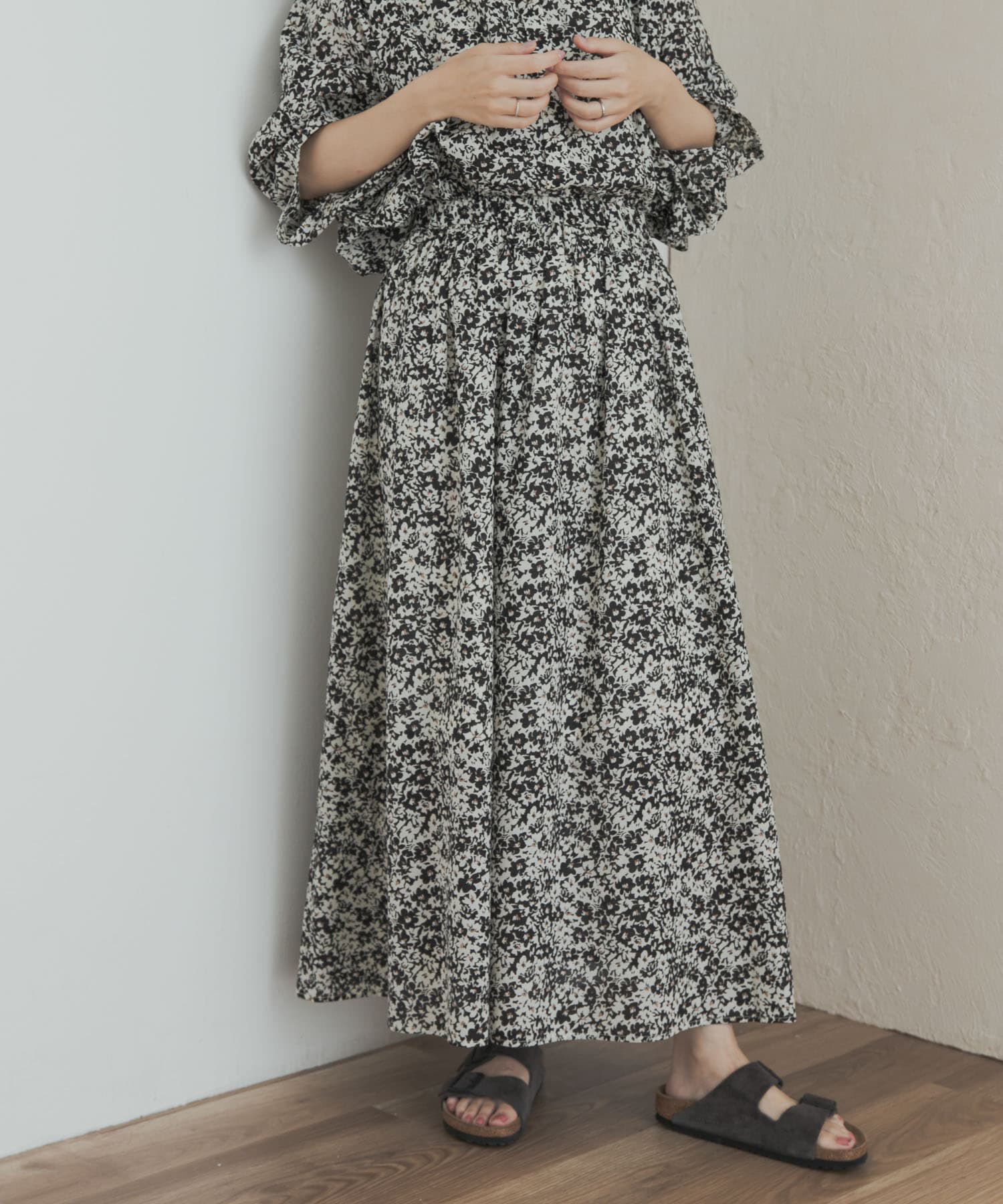 URBAN RESEARCH DOORS「フラワープリントギャザースカート」|スカート|