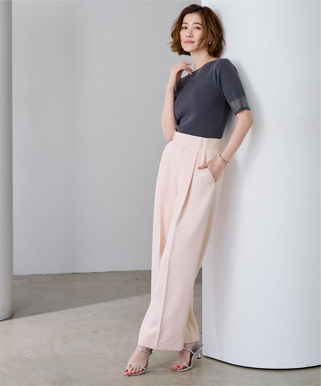 ur's「美シルエットワンタックワイドパンツ」|スラックス|