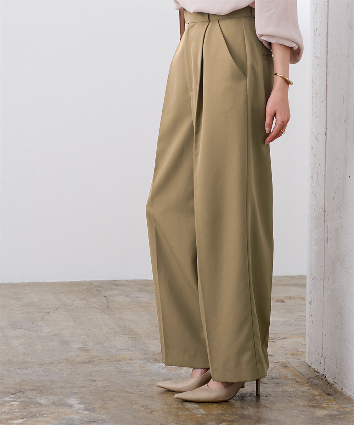 ur's「美シルエットワンタックワイドパンツ」|スラックス|