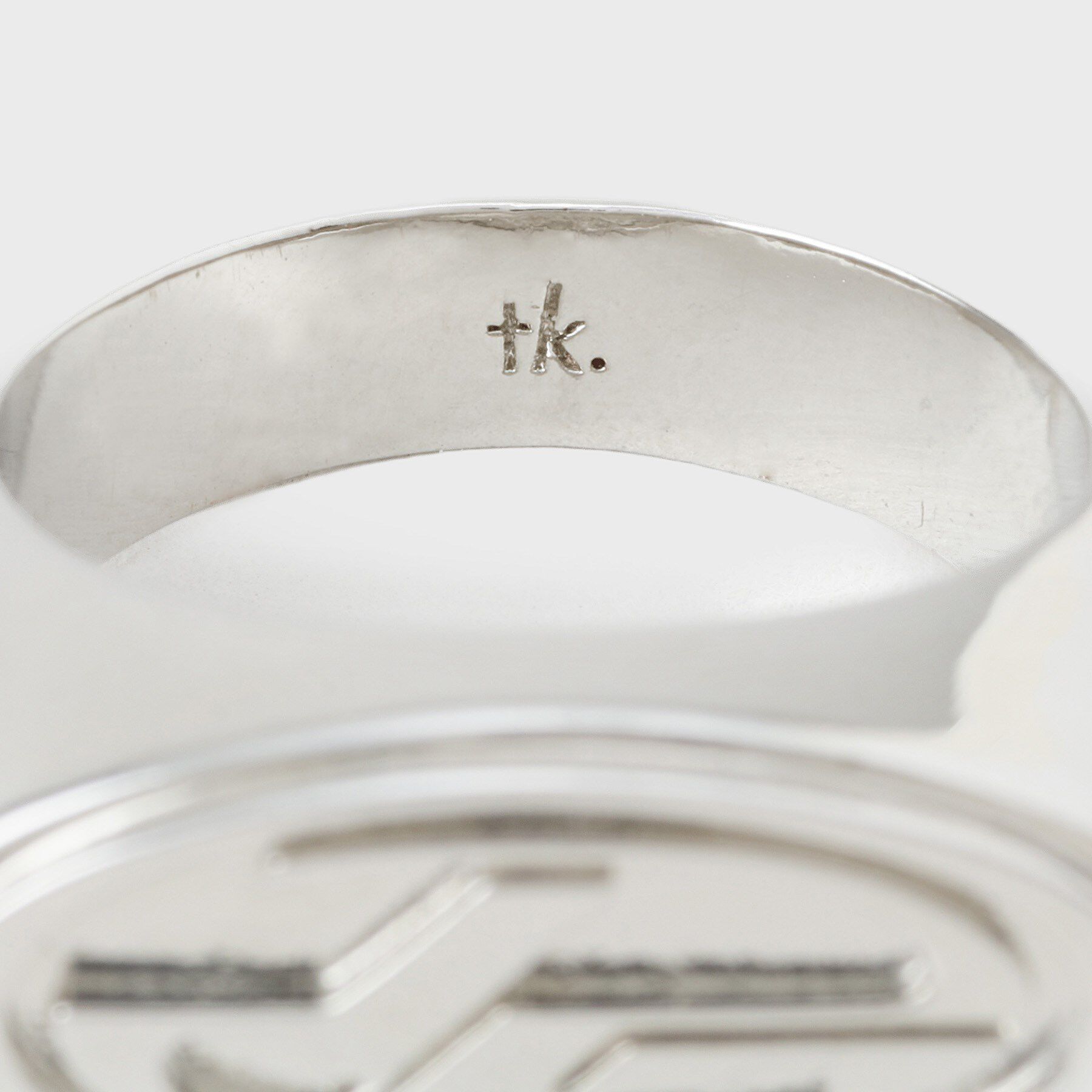 tk.TAKEO KIKUCHI「ボリュームロゴリング」|リング|