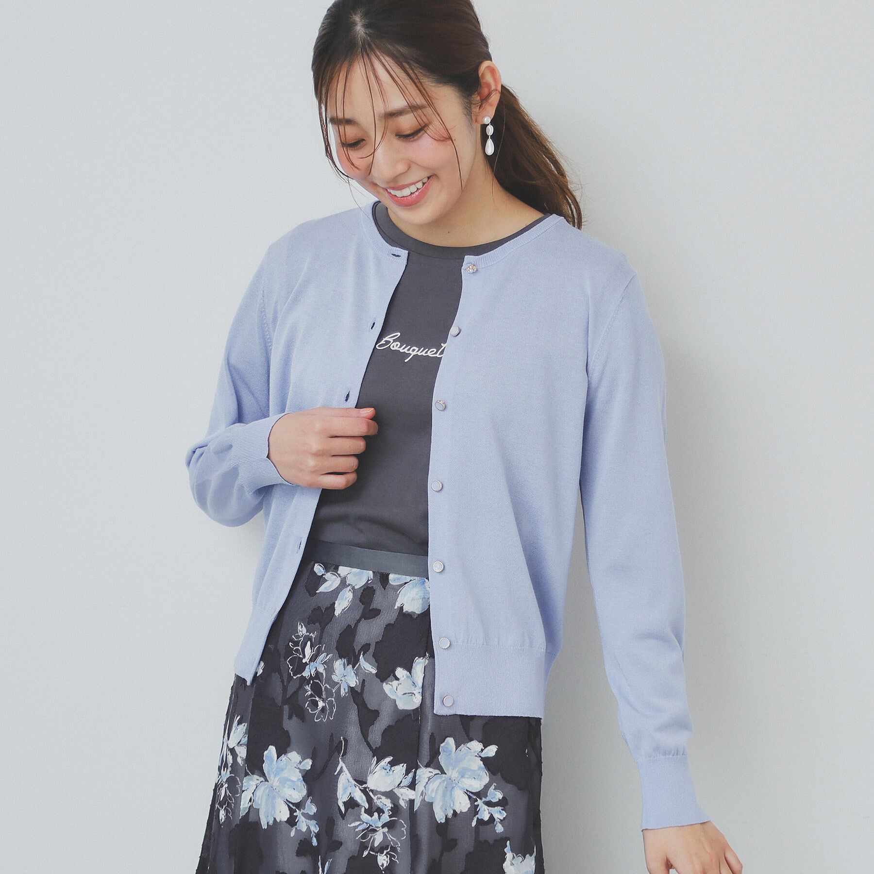 index「《7色展開/XS-LLサイズ》ビジューボタンニットカーディガン【洗濯機洗い可/抗ピル/接触冷感】」|カーディガン|