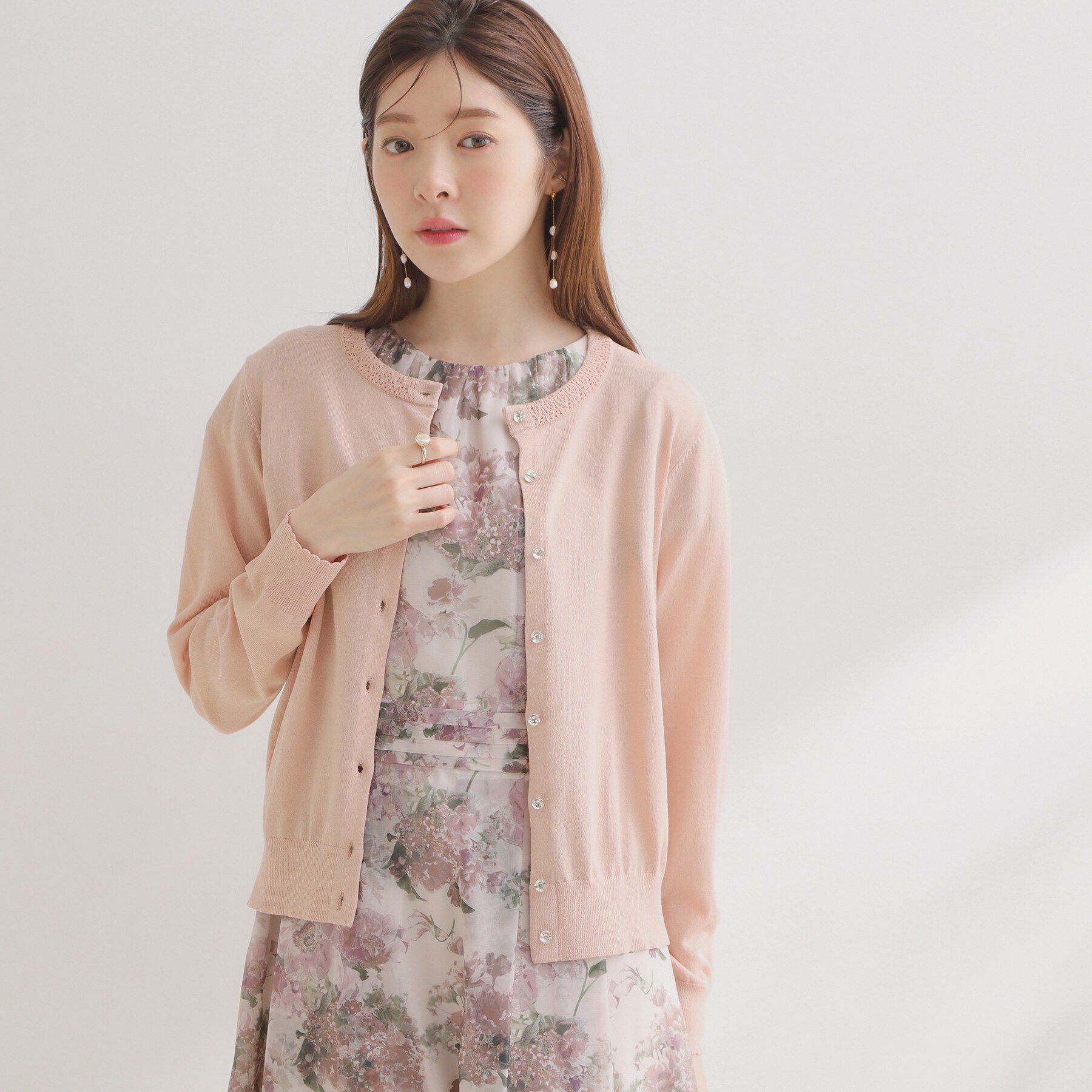 Couture broach「【アンサンブル可・UVカット・アンチピリング】ポイント透かしビジュー釦カーディガン」|カーディガン|