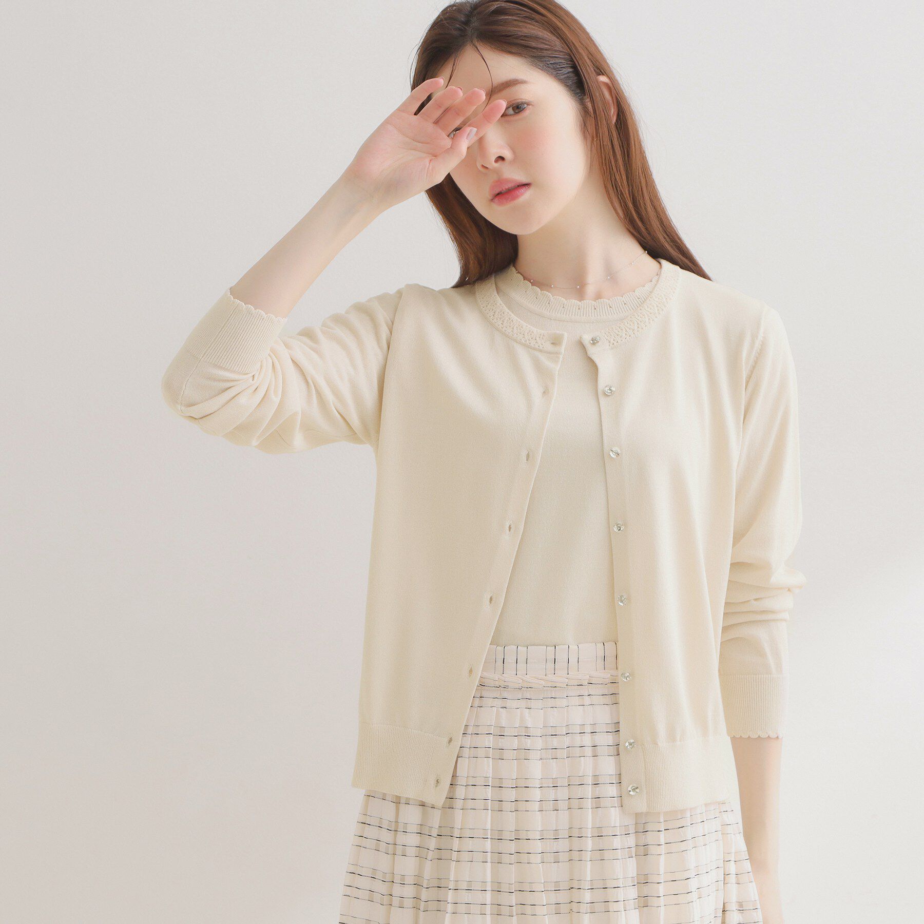 Couture broach「【アンサンブル可・UVカット・アンチピリング】ポイント透かしビジュー釦カーディガン」|カーディガン|