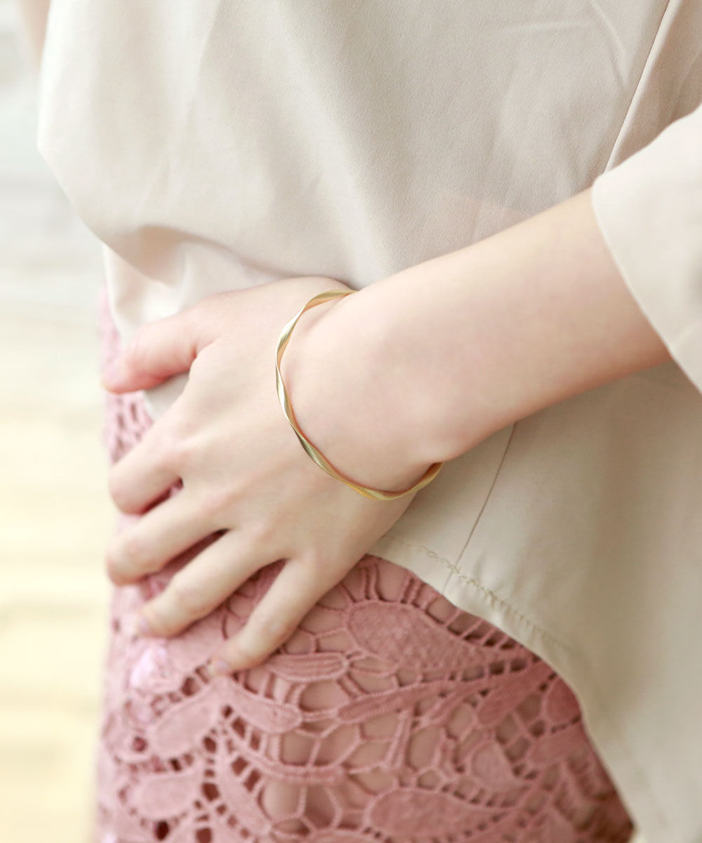 colleca la「 マットツイストバングル」|ブレスレット・バングル|