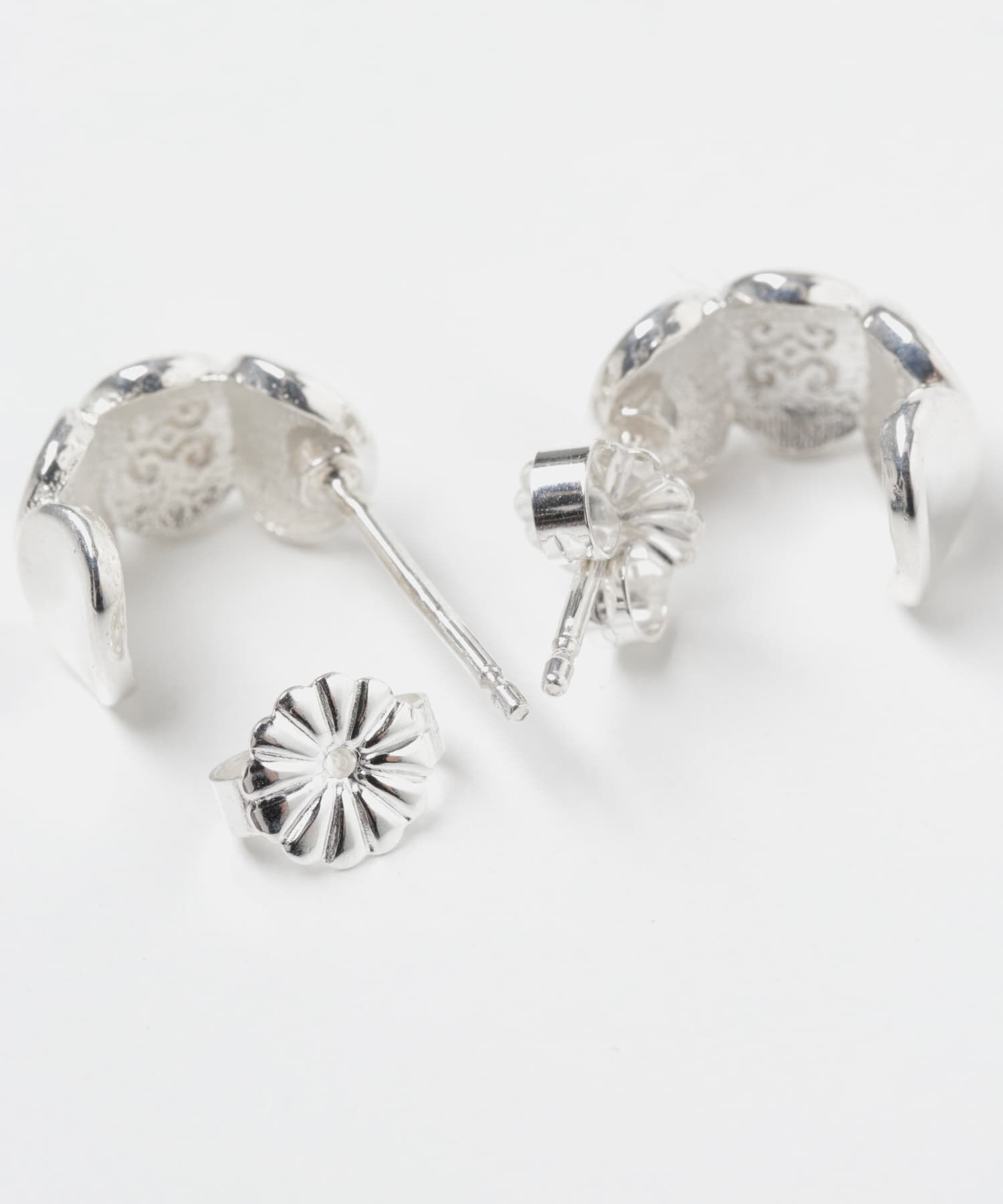 URBAN RESEARCH「Sapir Bachar　MINI MEDALLIONS HOOPS」|ピアス|