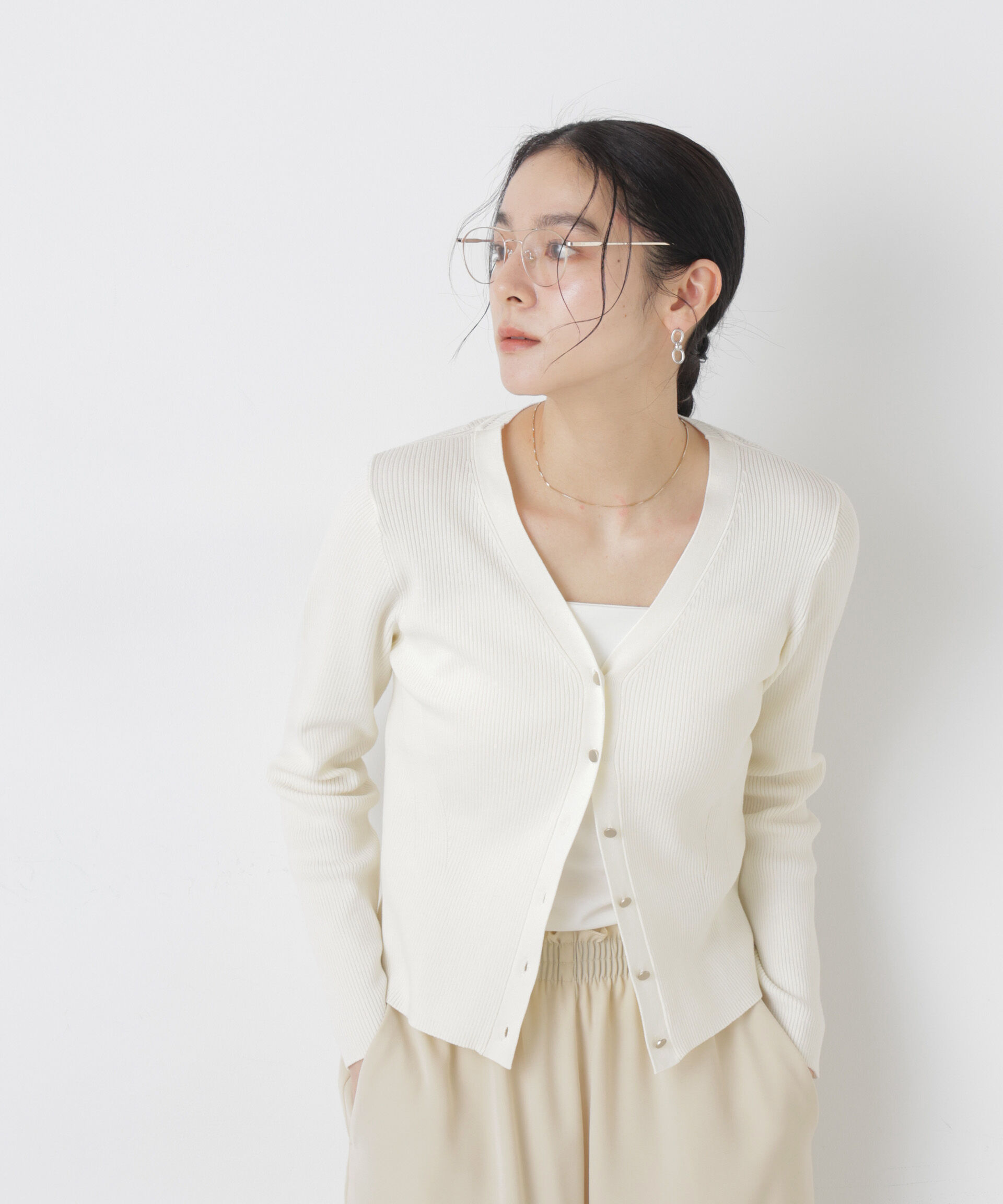 nano･universe「ウォッシャブルハイツイストVネックリブカーディガン」|ニット・セーター|ホワイト