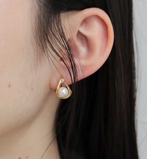 fredy emue「センターパールドロップピアス」|ピアス|
