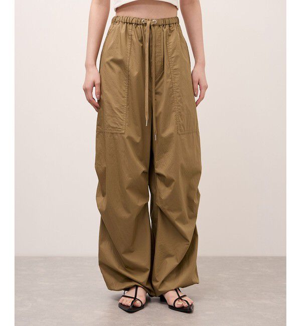 ADAM ET ROPE'「コットンパラシュートパンツ」|チノ|