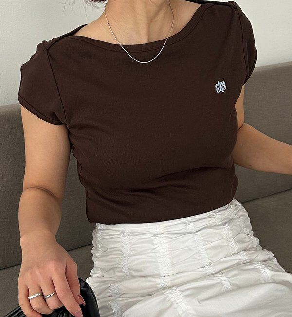  「【Tシャツが苦手な方にも◎】1ポイントボートネックTシャツ」|Tシャツ・カットソー|