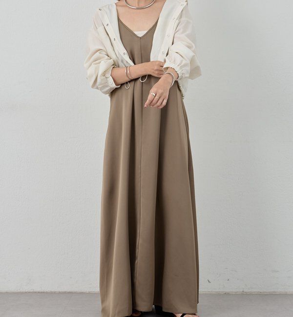  「《サイズ展開》Vネックサテンキャミワンピース」|ワンピース|