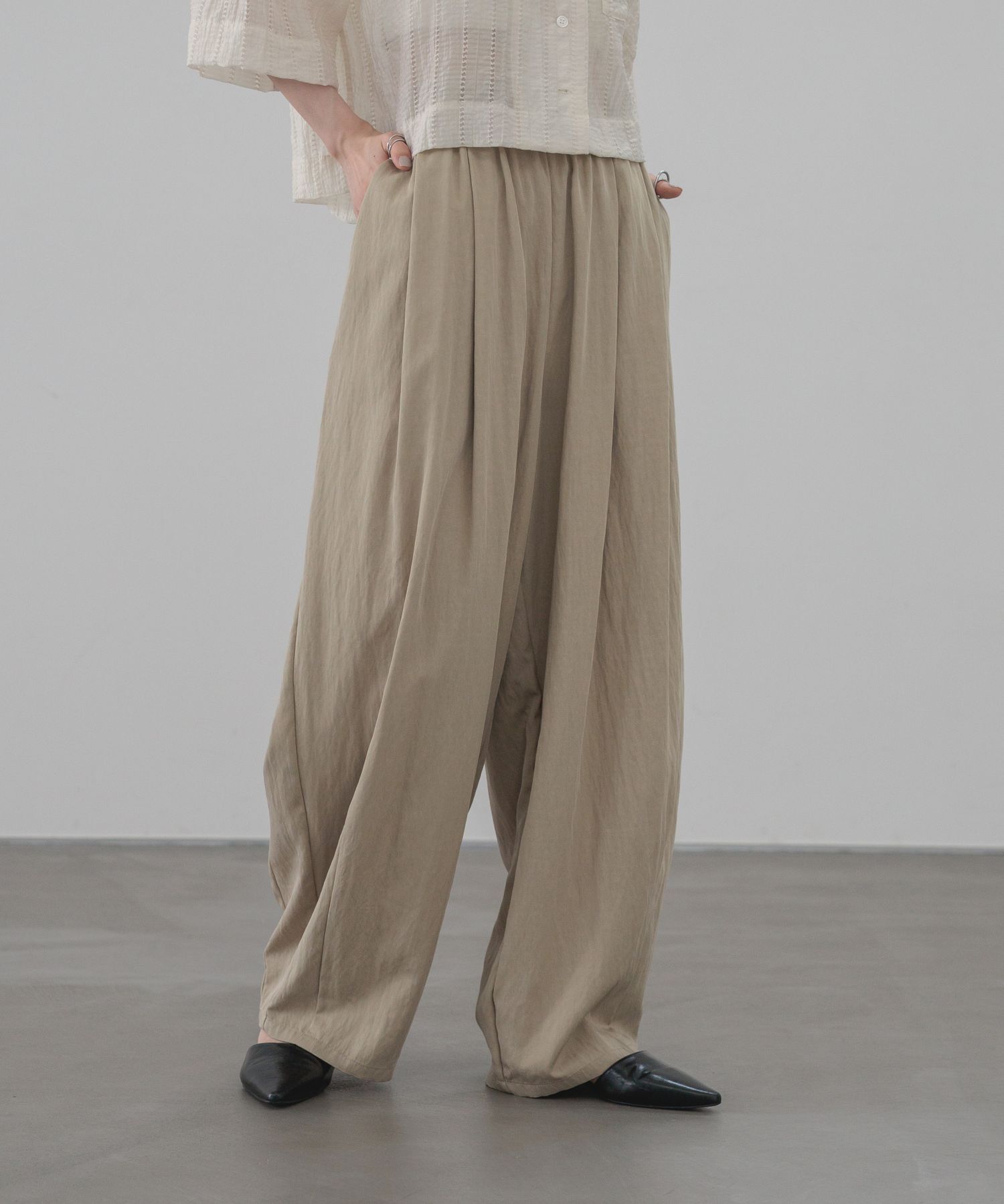 LOWRYS FARM「フィブリルイージーコクーンパンツ」|チノ|BRN2