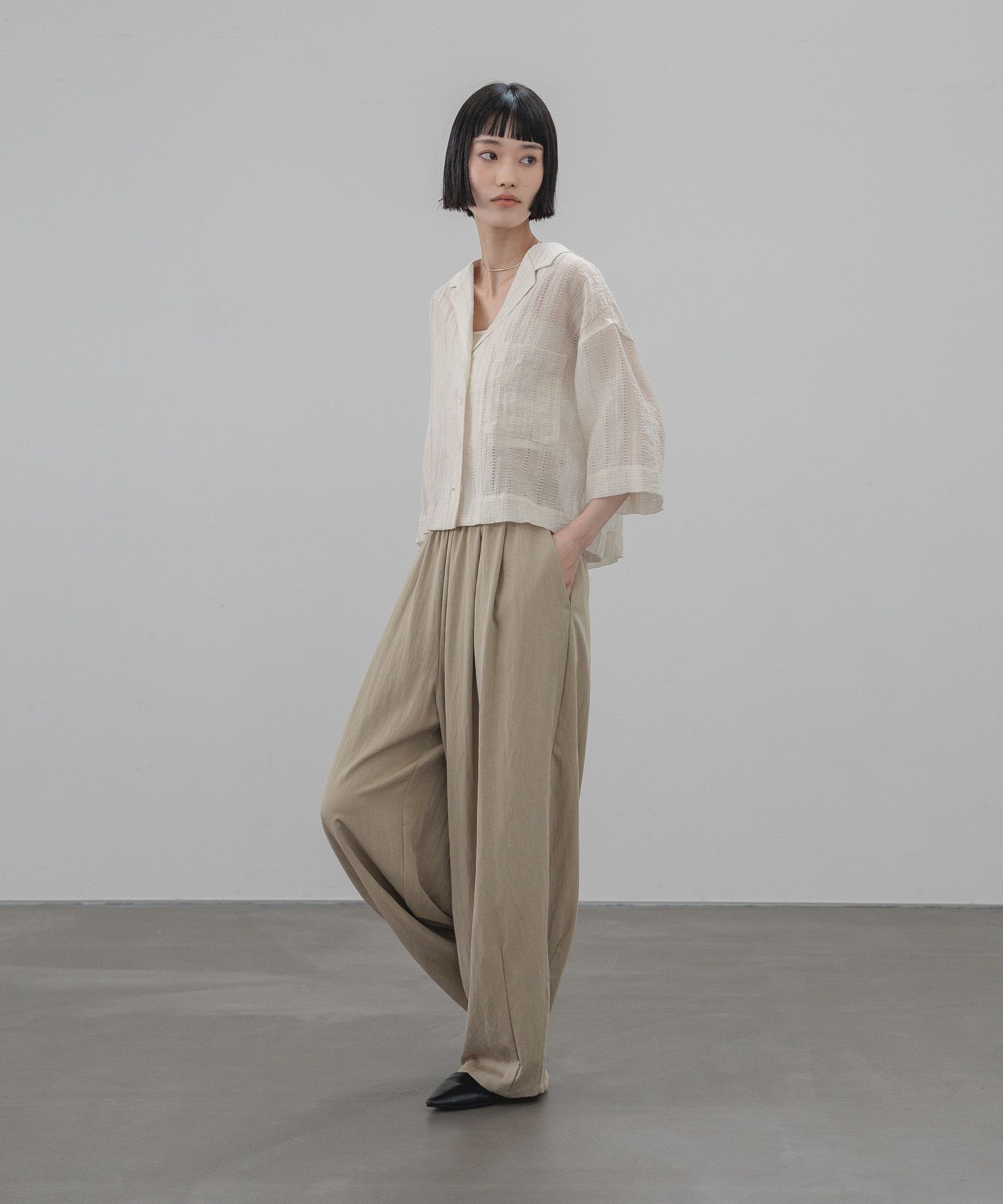 LOWRYS FARM「フィブリルイージーコクーンパンツ」|チノ|