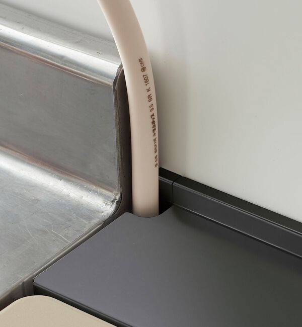 collex「【tower】コンロ奥隙間ラック キッチンラック 汚れ防止 スリム収納」|食器・キッチングッズ|